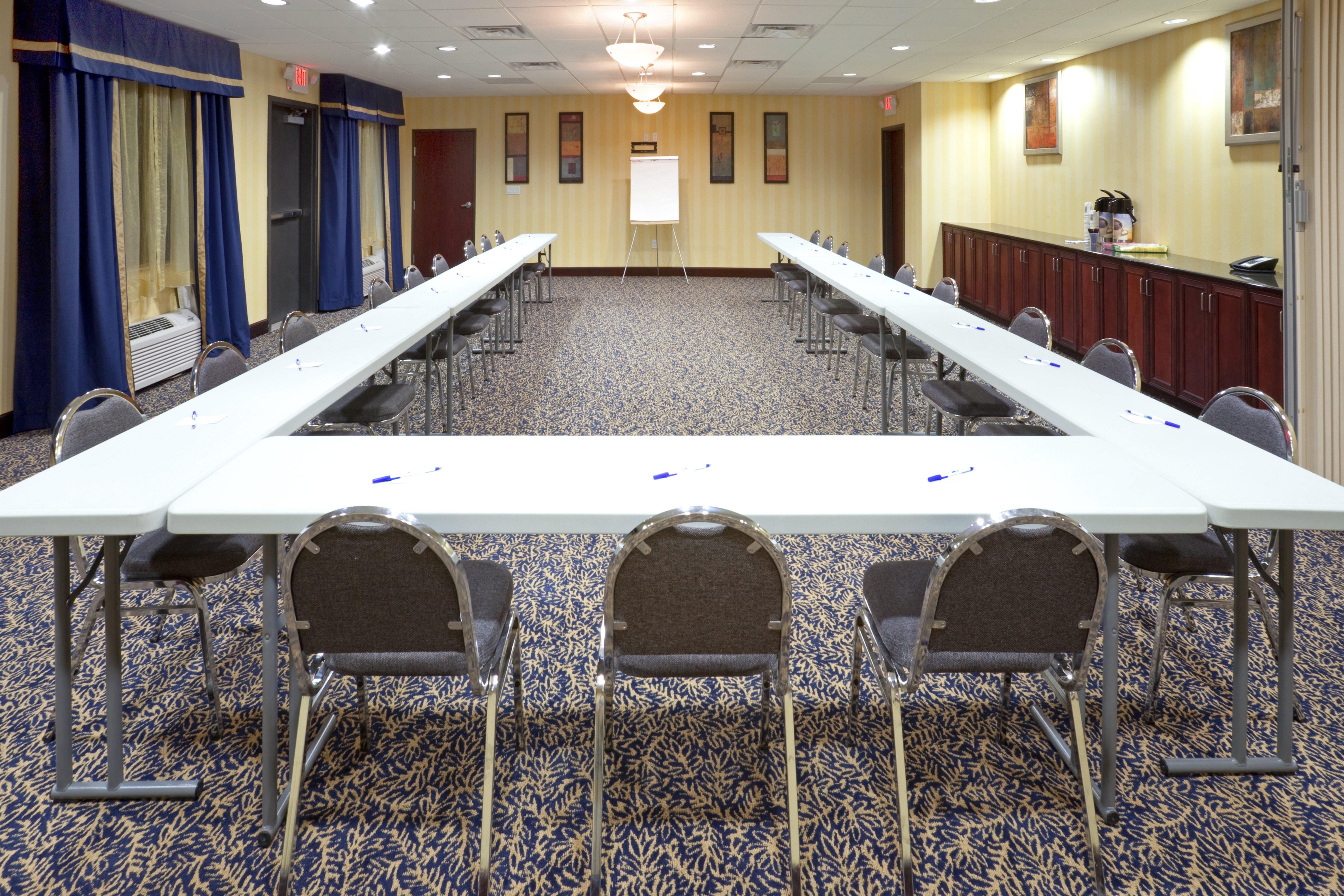 Holiday Inn Express & Suites Lubbock West By Ihg Exterior photo
