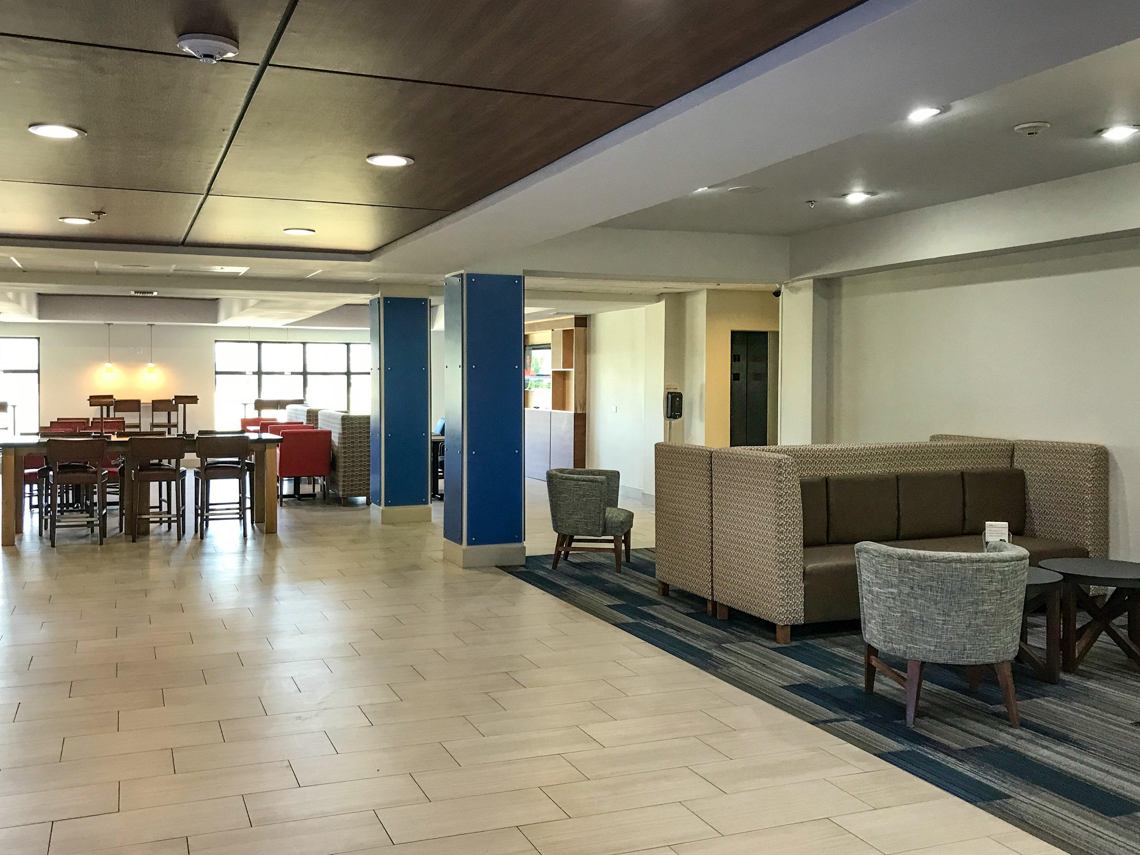 Holiday Inn Express & Suites Lubbock West By Ihg Exterior photo