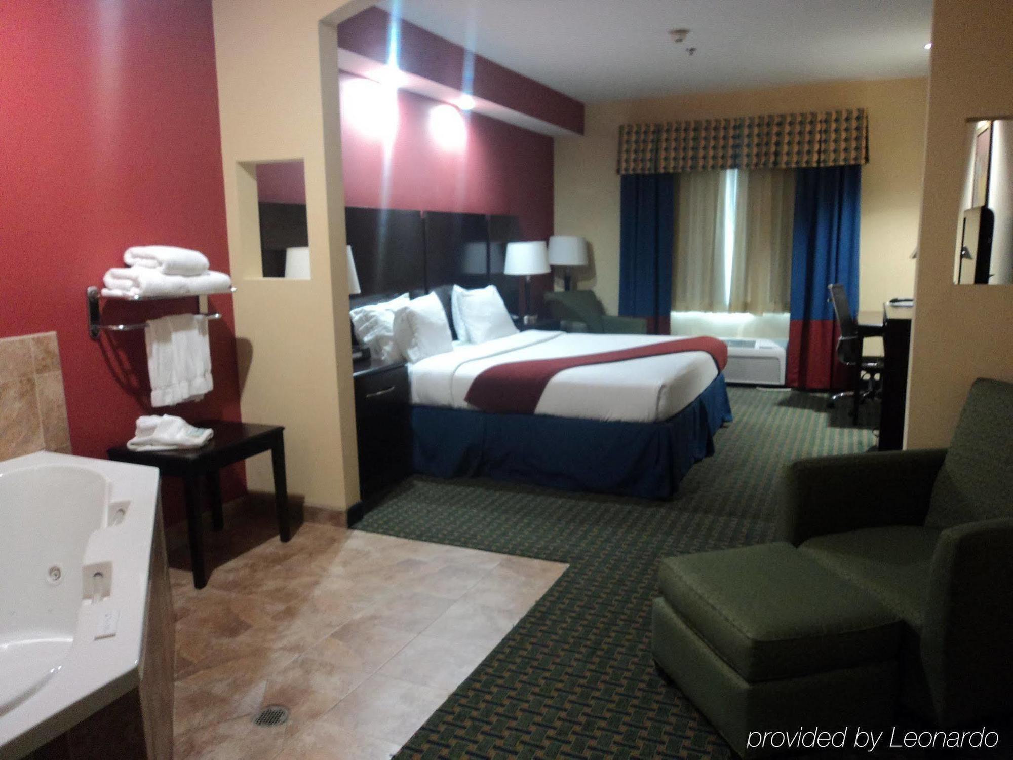 Holiday Inn Express & Suites Lubbock West By Ihg Room photo